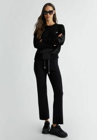 LIU JO CREW-NECK WITH POCKET - Džemper - black
