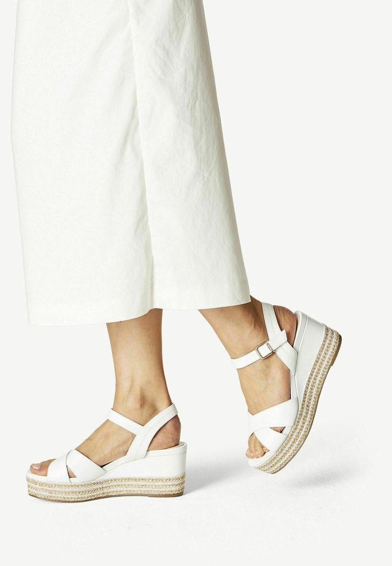 tamaris sandales compensées noir