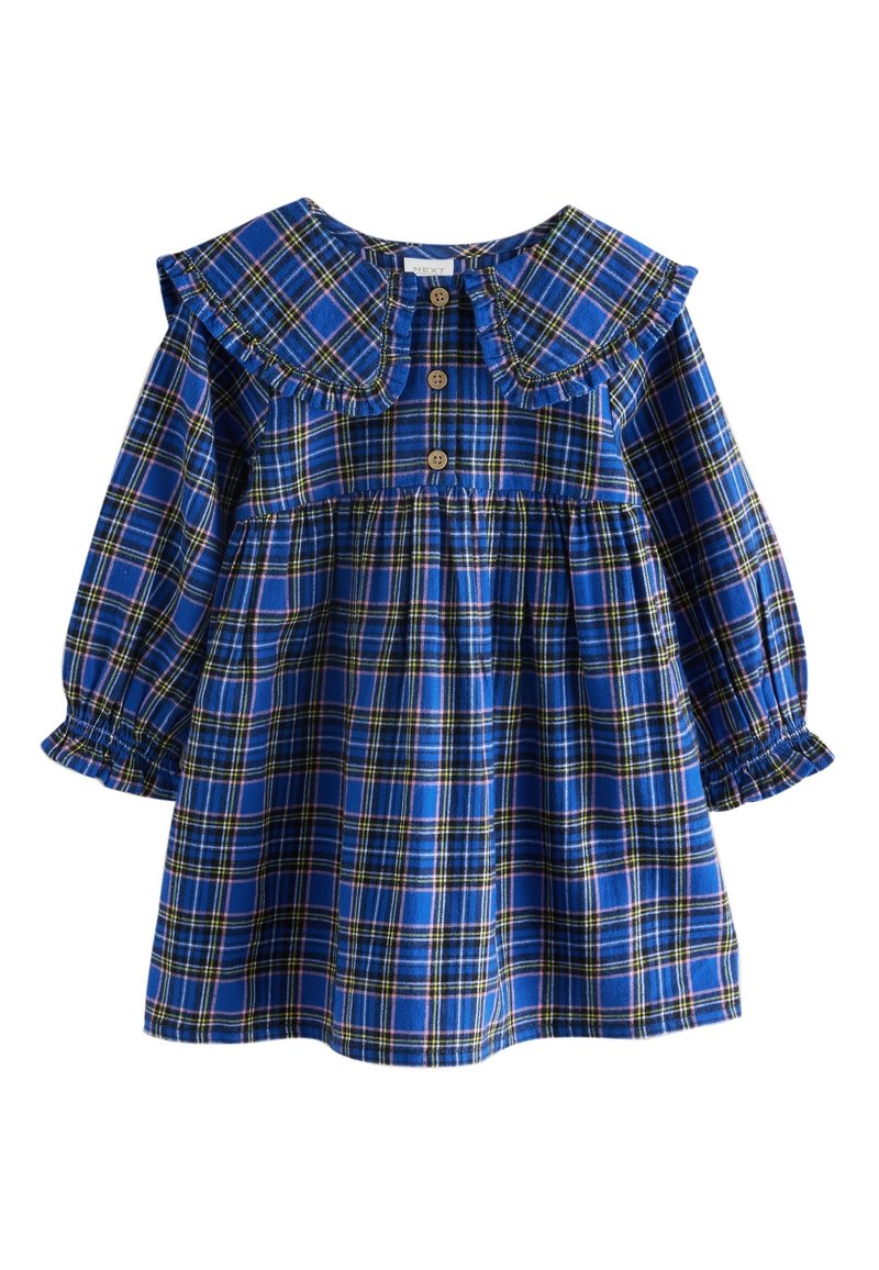 Robe bébé à manches longues à carreaux bleus avec un grand col à volants et trois boutons en bois sur le devant du corsage.