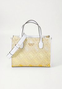 Beige geweven handtas met witte leren handvatten en verstelbare band. Heeft een geperst logopatroon en een gele accentkleur aan de onderkant.