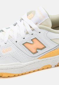 New Balance 550 - Tenisice - white/peach blossom