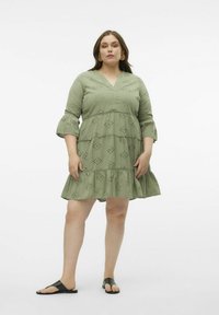 Vero Moda Curve VMDICTHE  - Freizeitkleid - hedge green