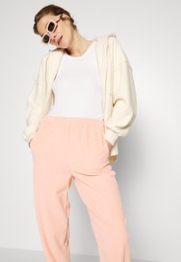 American Vintage PADO - Calças - camelia