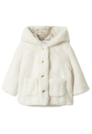 Hvid, fluffy hættejakke med knapper foran og to firkantede lommer, der har blødt tekstureret stof og en behagelig inderfor.