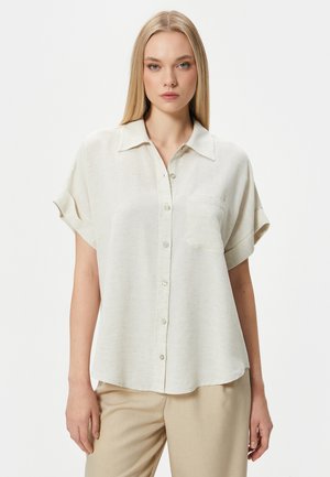 Helles beige Kurzarmhemd aus strukturiertem Stoff mit Knopfleiste und einer einzelnen Brusttasche, in entspannter Passform.