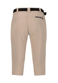 Beige knælange shorts med et tekstureret stof, elastisk talje og et justerbart sort bælte. Har en bageste lynlås-lomme.