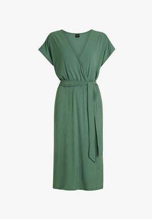 Groene, knielange wikkeljurk met korte mouwen, gestructureerde stof en een bijpassende riem. Beschikt over een diepe V-halslijn en een vloeiende silhouet.