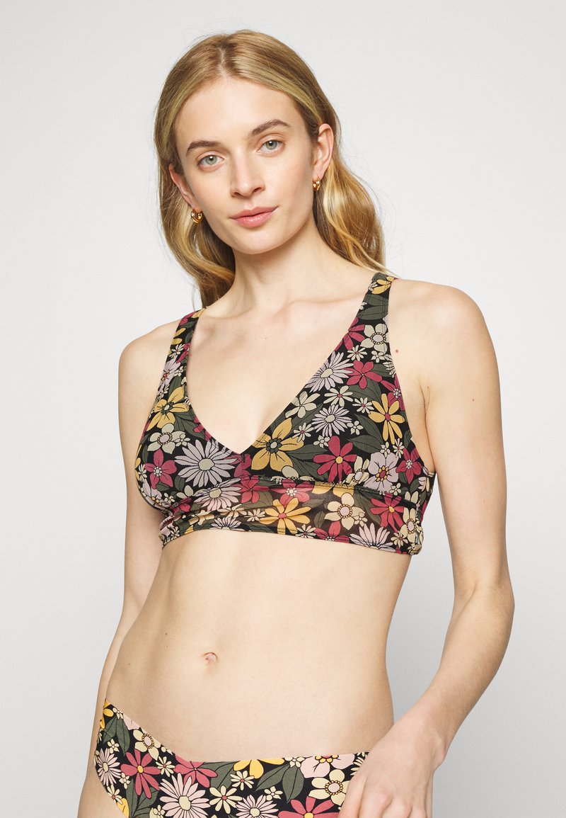 Bralette floral com um decote V profundo, alças largas, e uma mistura de margaridas coloridas sobre um fundo preto, feito de um tecido suave.