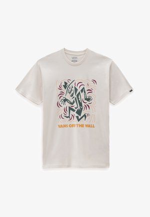 T-shirt blanc Vans avec un graphisme abstrait vert, marron et jaune d’une figure stylisée au-dessus du texte "VANS OFF THE WALL".