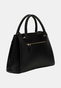 Borsa a tracolla nera in pelle con manici doppi, forma strutturata, caratterizzata da una tasca frontale con zip e dettagli in metallo argentato.
