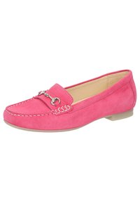 Rosa Wildleder-Lederschuhe mit silbernem Hardware-Detail am Riemen, gesteppten Akzenten und einer niedrigen, beigen Gummisohle. Abgerundete Zehenform.