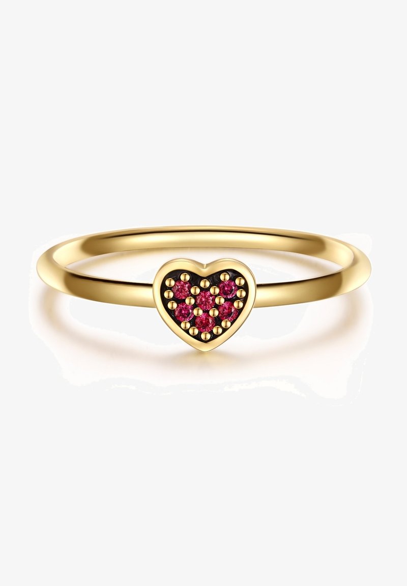 Arany gyűrű, szív alakú középponttal, amelyet piros és rózsaszín kövek díszítenek, arany szegecsekkel kiegészítve a részletekért.