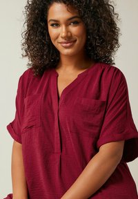 Evans OVERHEAD UTILITY - Tunica - red