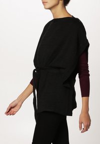Anna Field Poncho - black