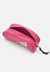 Guess PENCIL CASE UNISEX - Peresnica - juicy pink