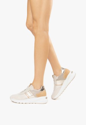 Sneakers laag - yogurt