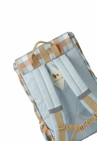 Helle blaue Stoff-Rucksack mit einem karierten Deckel in Beige und Pastellblau. Verfügt über beige Riemen und ein kleines Logo an der Seite.