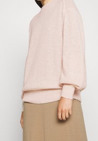 CLOSED Stickad tröja - nude