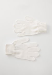 Korte hansker, hvite, strikket design med ribbestrikkede mansjetter. Har fem fingre og en glatt tekstur. Ingen synlige mønstre eller aksenter.