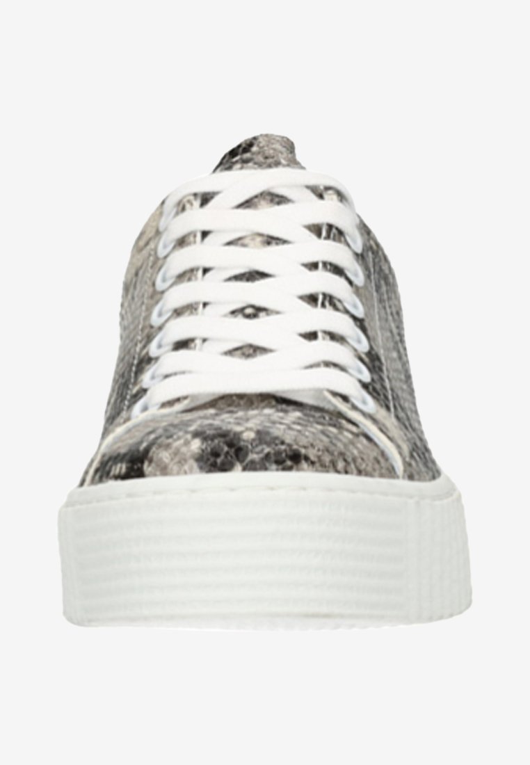 schlangenmuster sneaker