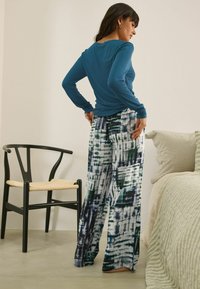 Next REGULAR FIT SET - Pyžamová sada - blue tie dye