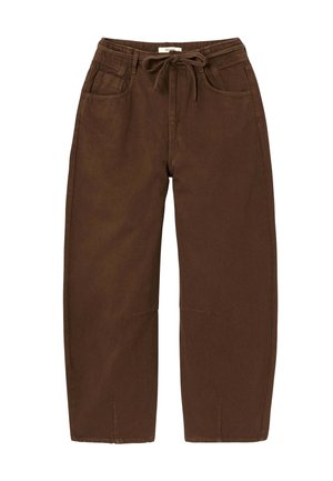 Pantalon décontracté marron avec taille élastique et cordon de serrage, poches avant, et jambes droites, présenté à plat sur un fond blanc.