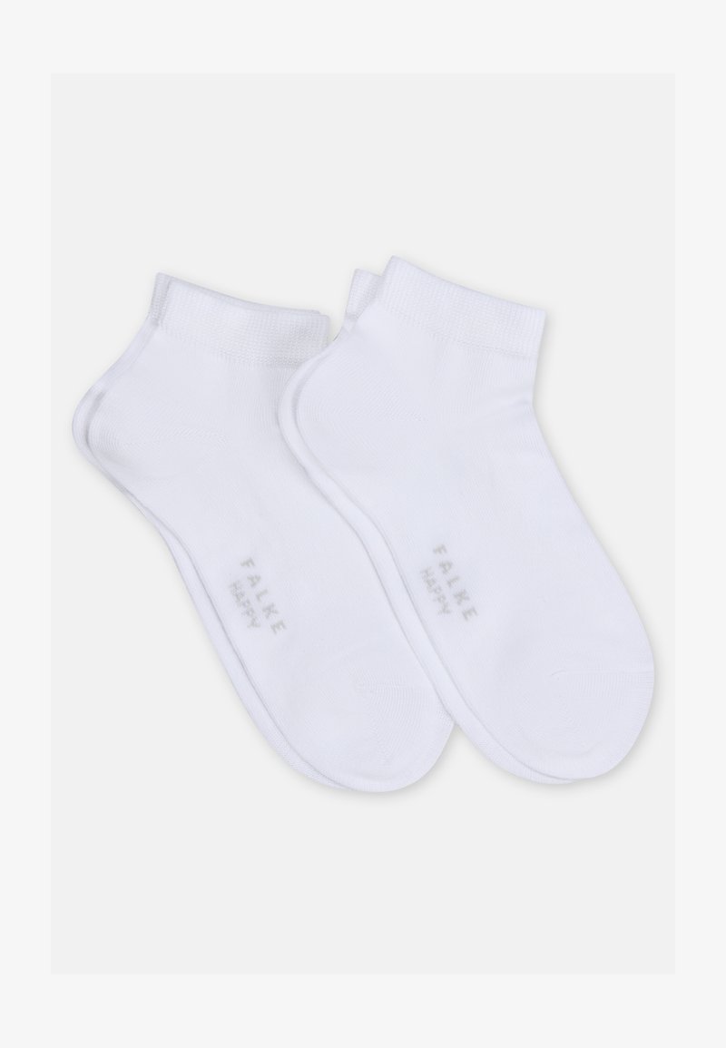 Par med ensfargede hvite ankelsokker med elastiske mansjetter, merket "FALKE Happy" under foten.