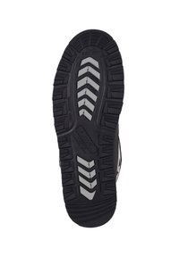 Semelle de chaussure en caoutchouc noir avec un motif de profondeur, présentant des motifs en zigzag et des accents texturés pour une meilleure adhérence. Inscription "360 GRIP" embossée sur la surface.