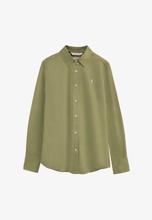 Długa, dopasowana koszula na guziki w oliwkowej zieleni z ostrym kołnierzykiem i małym białym logo gracza polo na lewej piersi.