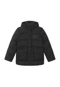 Veste doudoune noire avec capuche, dotée d'une fermeture éclair, de deux poches avant et d'un logo sur la poitrine. Le tissu a une texture lisse.