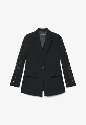 Blazer nero con maniche in pizzo, design sartoriale, chiusura con un solo bottone, due tasche frontali e interno foderato in raso. Presenta dettagli in pizzo intricati.