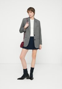 Colourful Rebel GEMMA STRIPE SINGLE BREASTED - Žakete - dark grey