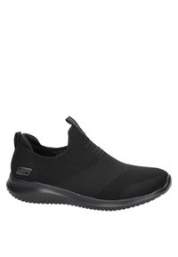 Zwarte instap sneaker met een gebreid bovenwerk, textuurpatroon en flexibele rubberen zool. Voorzien van een lipje en een logo-accent aan de zijkant.
