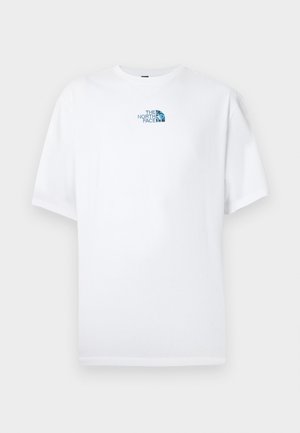 T-shirt blanc à manches courtes en coton, avec un petit logo bleu sur la poitrine, doté d'un col rond et d'une coupe régulière.