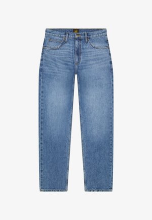 Klasične modre kavbojke s poševno ravnimi nogavicami, petimi žepi, zapiranjem na gumb in etiketo znamke Lee na pasu.