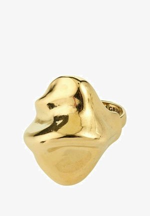 Złoty pierścionek o organicznym, abstrakcyjnym kształcie; gładka, refleksyjna powierzchnia; zaokrąglone krawędzie; i puste wnętrze, które dodaje głębi.