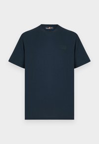 Σκούρο μπλε κοντομάνικο μπλουζάκι με στρογγυλή λαιμόκοψη και μικρό μονοχρωματικό λογότυπο Timberland στο αριστερό στήθος.