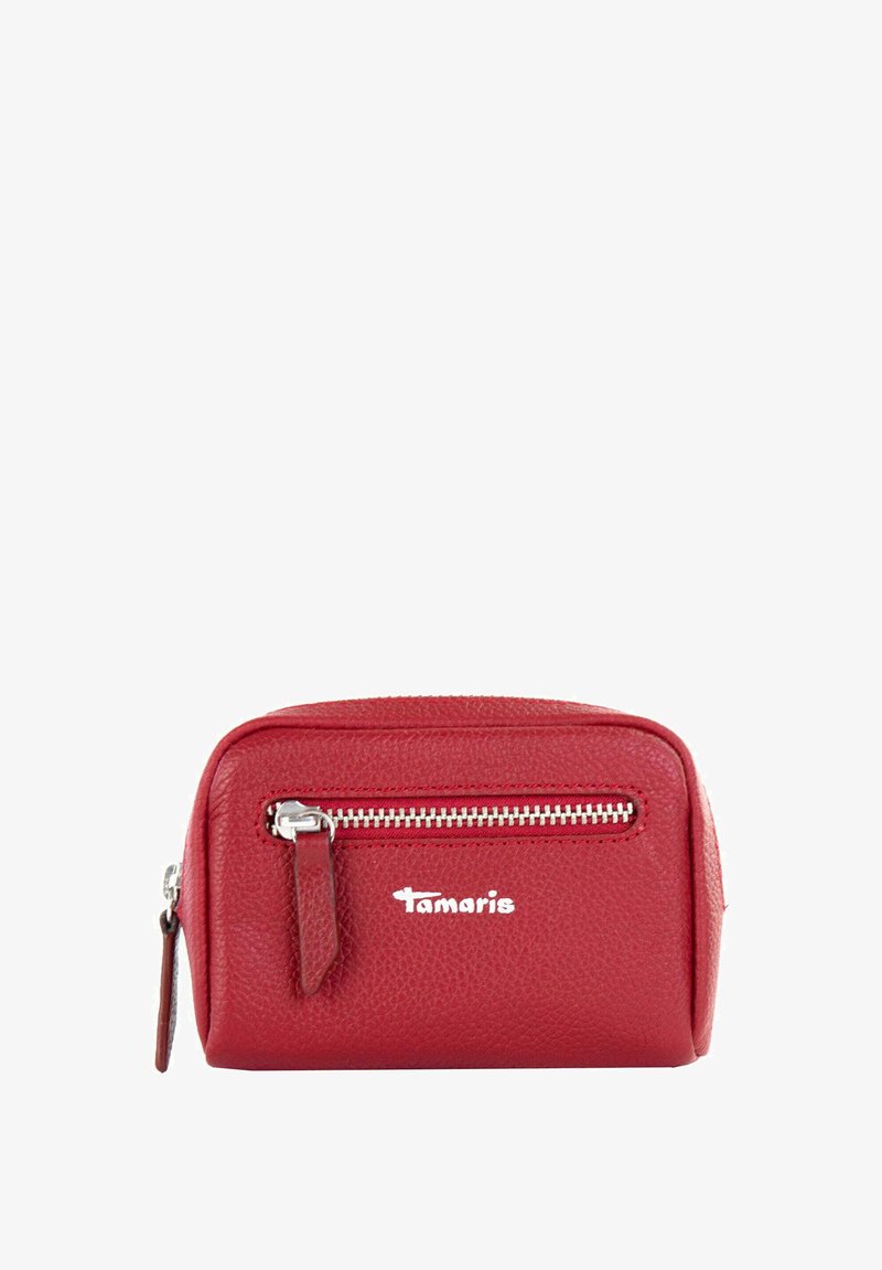 Rotes Leder-Münzgeldbeutel mit einem Reißverschlussfach, einer strukturierten Oberfläche und einem weißen Markenlogo auf der Vorderseite. Kompaktes und rechteckiges Design.