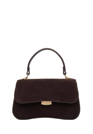 Brązowa zamszowa torebka o zaokrąglonym kształcie, z jednym górnym uchwytem i złotym zapięciem na zatrzask. Gładka faktura z precyzyjnym przeszyciem.