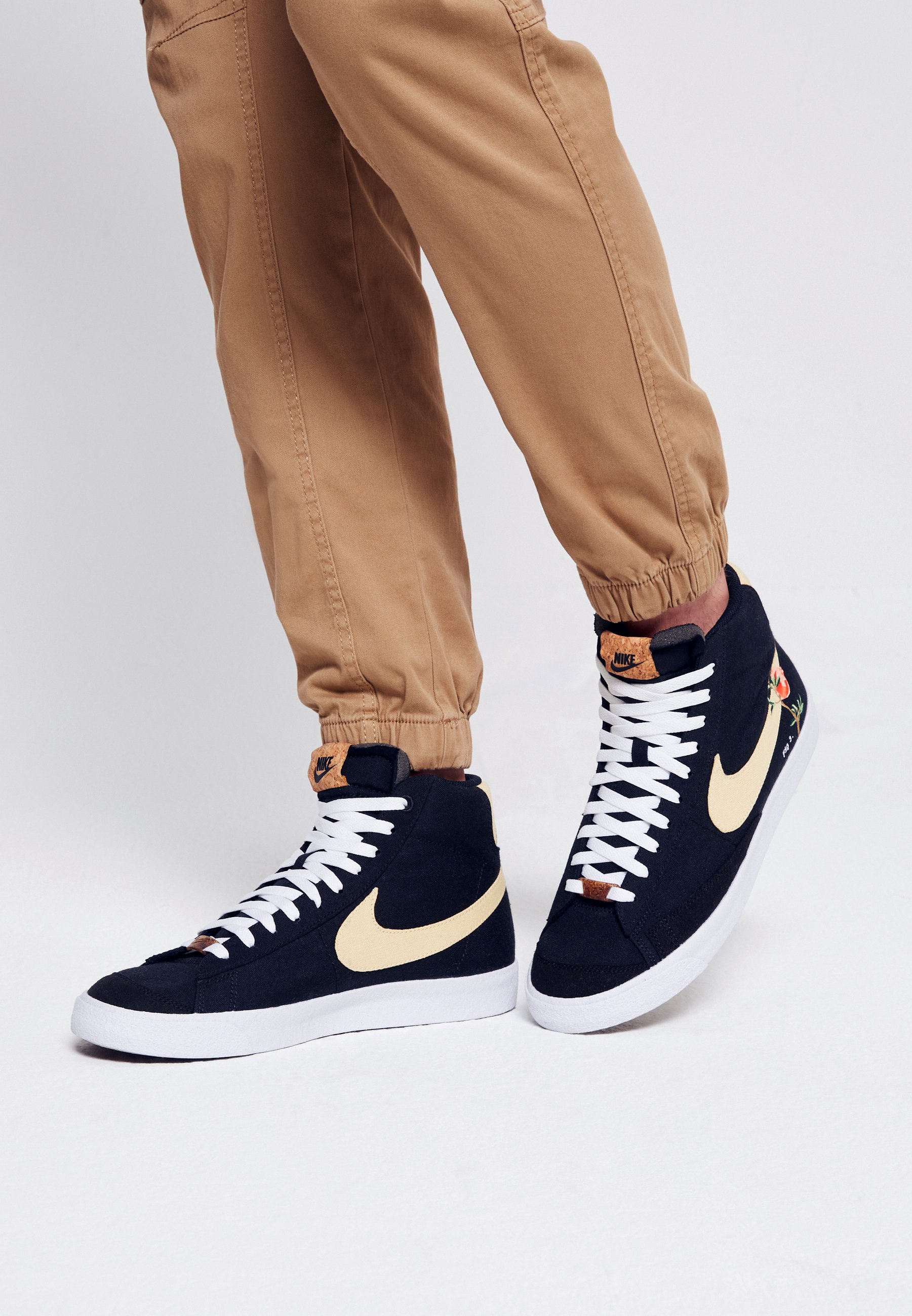 nike blazer solar flare
