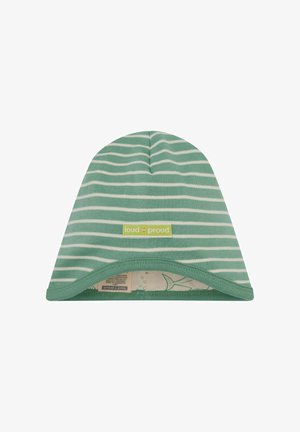 Beanie a righe verdi realizzato in tessuto morbido, con bordino piegato e una piccola etichetta rettangolare al centro.