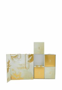 Scatola regalo con quattro scomparti; design crema e oro. Presenta motivi testurizzati, una maniglia a catena dorata e dettagli in accento dorato.