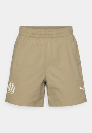 Bež atletske kratke hlače z elastičnim pasom, stranskimi žepi in tiskanimi logotipi kluba in blagovne znamke na sprednji strani.