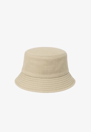 Chapeau seau beige en coton avec une calotte arrondie, un large bord plat et une bande texturée côtelée à la base.