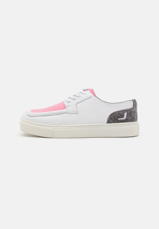 SQUARE TOE - Lace-ups - white