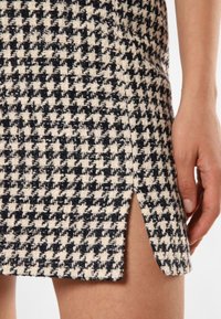 HUGO ROMAS - A-Linien-Rock - weiß marine