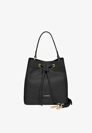 Borsa a secchiello in pelle nera con hardware dorato e chiusura a coulisse. Presenta un manico superiore singolo e una tracolla removibile.