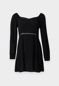 Melna gara piedurkņu kleita ar kvadrātveida izgriezumu, kas iekļauj sakrājusies piedurknes un dekoratīvu mežģīņu joslu jostasvietā. Izgatavota no mīksta auduma.