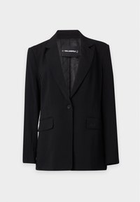 Blazer noir à un bouton avec revers crantés, poches à rabat sur le devant et étiquette Karl Lagerfeld visible à l'intérieur du col.