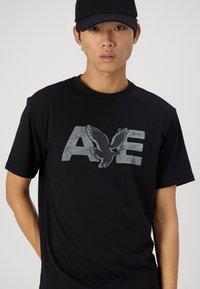American Eagle CORE TEE  - Camiseta estampada - black